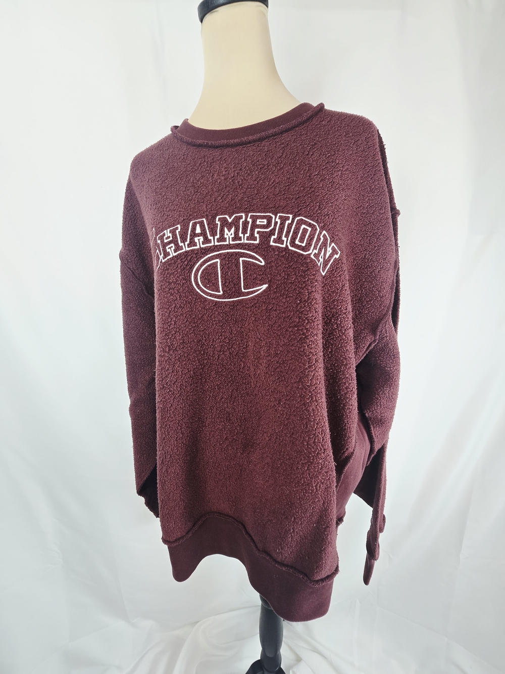 Champion Plush Crewneck Reverse Weave Sweatshirt in Burgundy